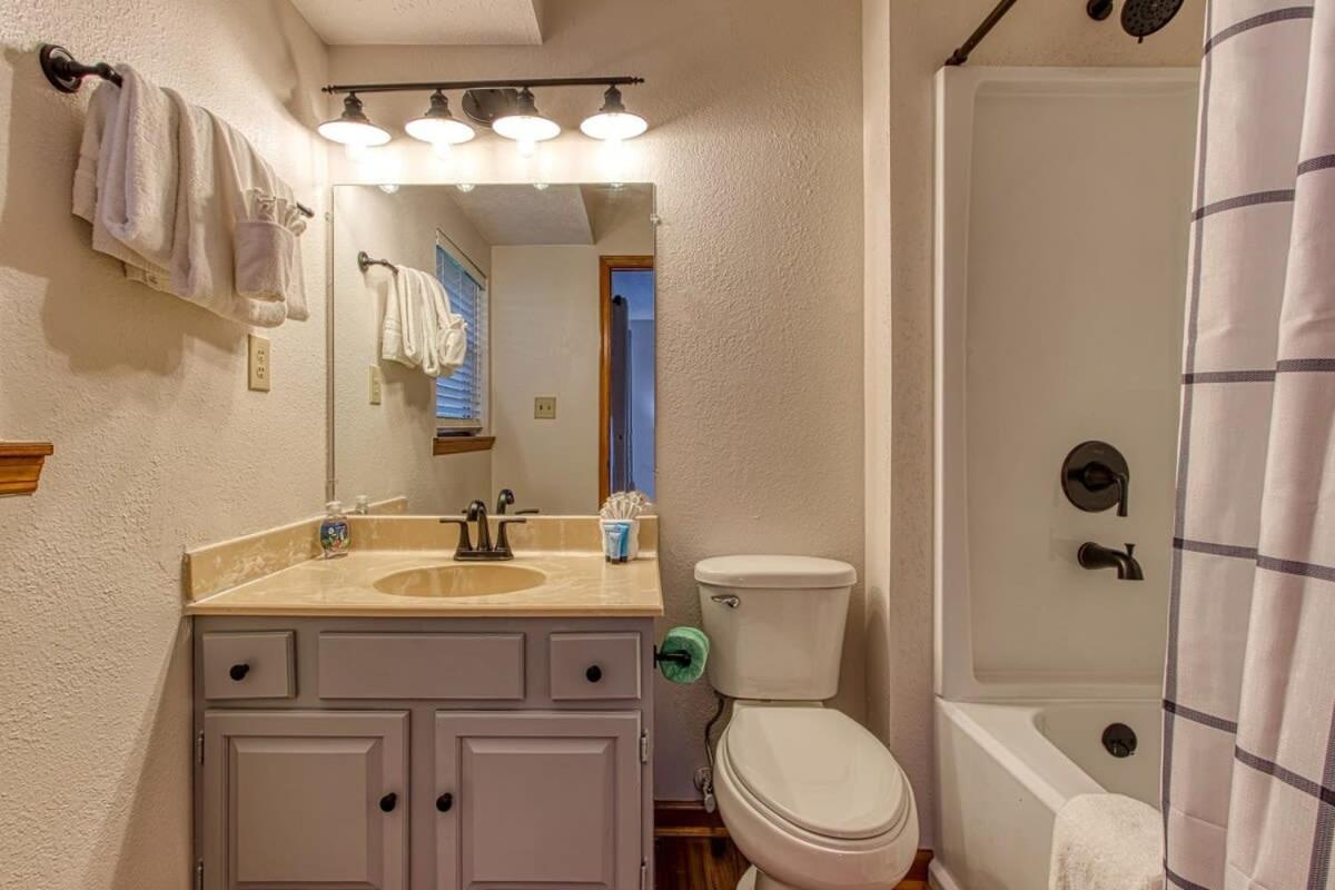 Pinecrest Townhomes-1King-2Queen Unit-Renovated Pigeon Forge Luaran gambar